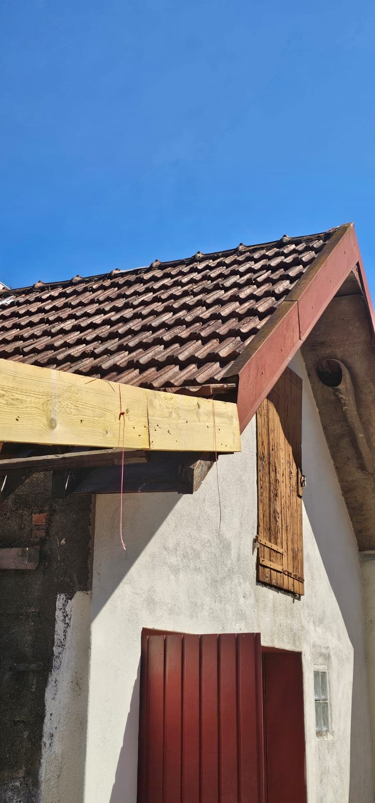 Panne neuve posée en pignon sur un bâti ancien