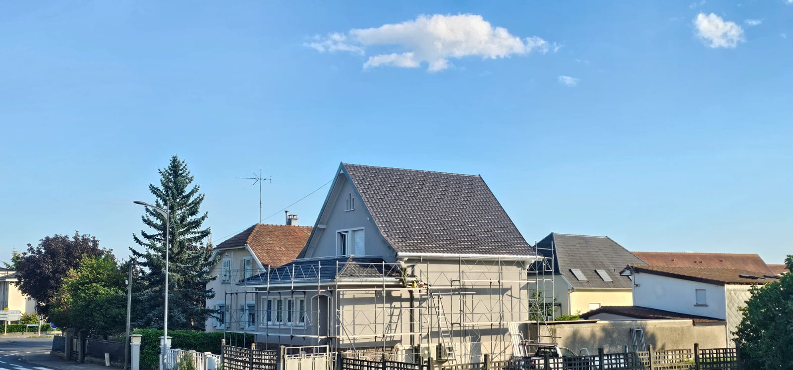 La même maison après réfection complète de la toiture par Lombardo Prosper, Haut-Rhin